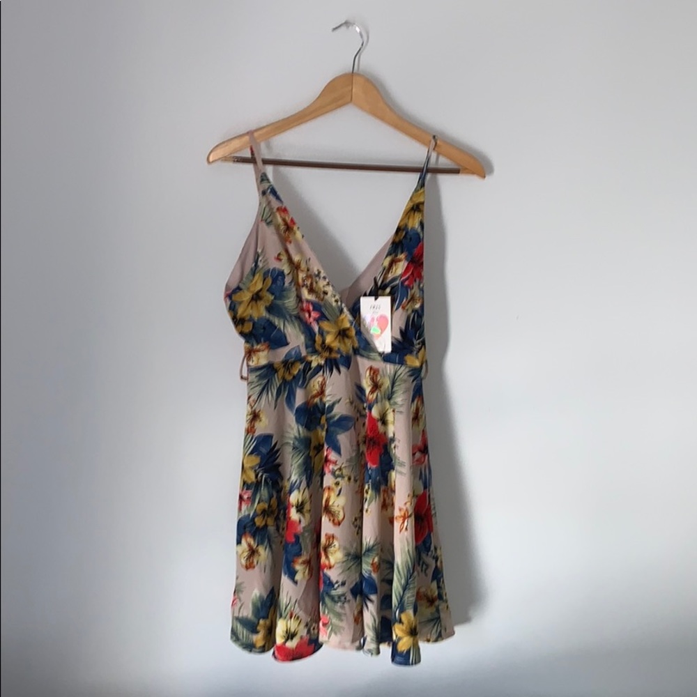 Gorgeous summer tropical dress 🌺🌞